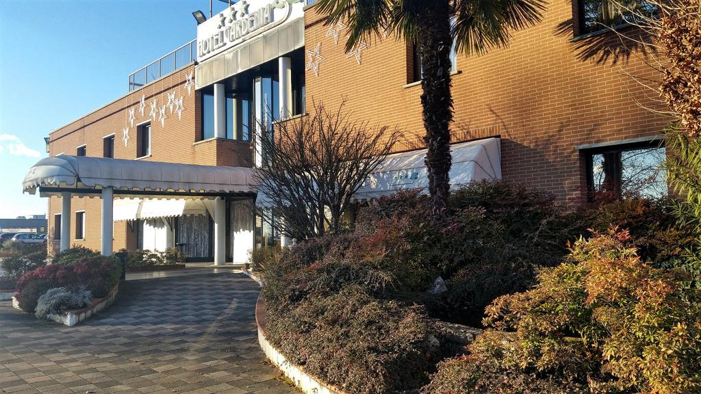 Hotel Gardenia Cermenate Exterior photo